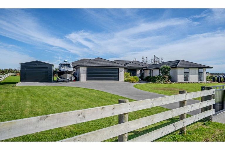 Photo of property in 11 The Lakes Drive, Kerikeri, 0230