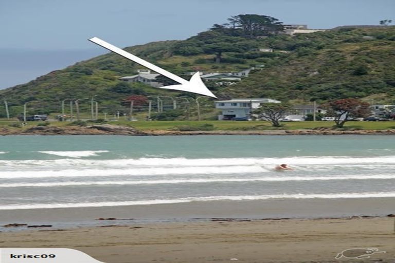 Photo of property in 2/330 Queens Drive, Lyall Bay, Wellington, 6022