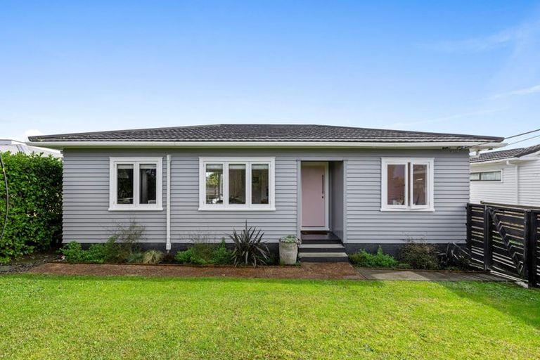 Photo of property in 1/74 College Road, Northcote, Auckland, 0627