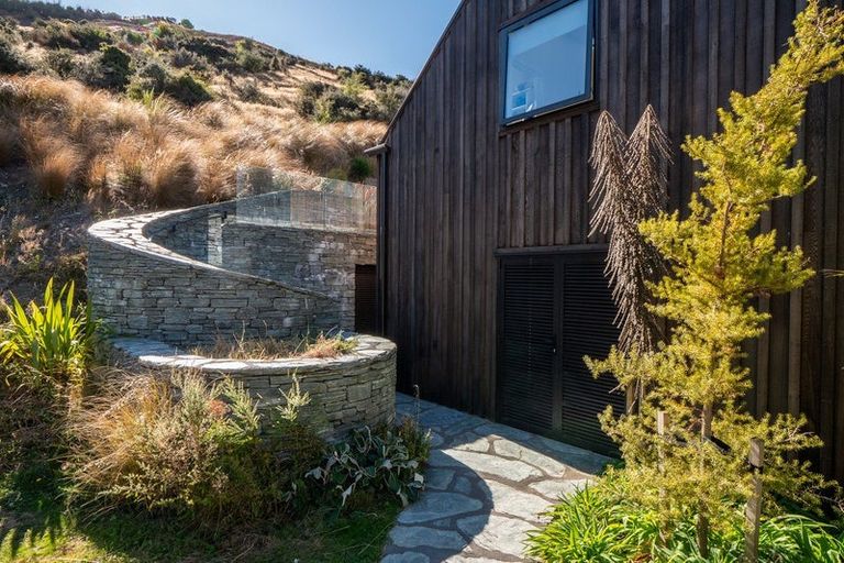 Photo of property in 12 Crow's Nest Road, Arthurs Point, Queenstown, 9371