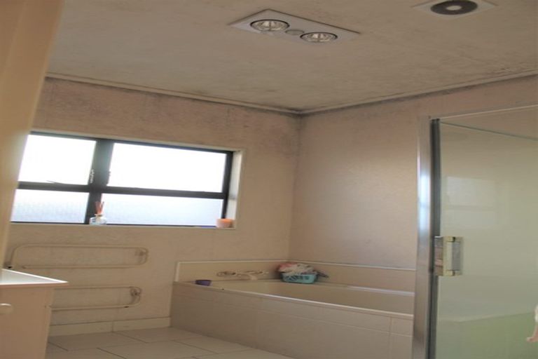 Photo of property in 57 Birdwood Avenue, Papatoetoe, Auckland, 2025