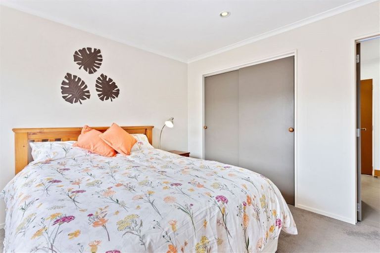 Photo of property in Waimanu Bay Village, 9/1 Piriti Drive, Te Atatu Peninsula, Auckland, 0610