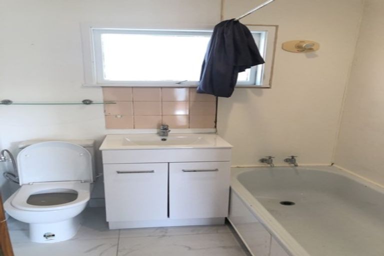 Photo of property in 1/36 Girrahween Drive, Totara Vale, Auckland, 0629