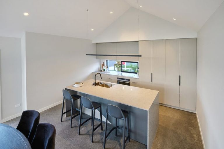 Photo of property in 38 Vinistra Road, Kumeu, 0810