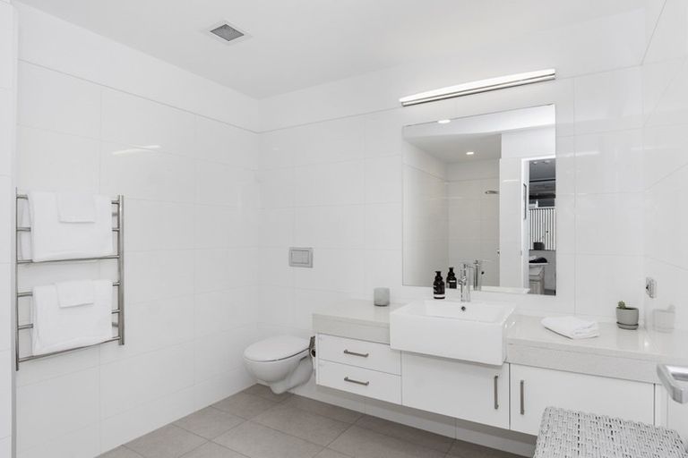 Photo of property in 2/48 Marine Parade, Mount Maunganui, 3116