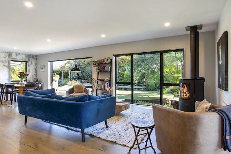 Photo of property in 20b Cambridge Road, Riverhead, 0820