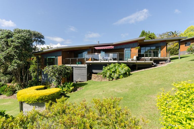 Photo of property in 106 Kemp Road, Massey, Auckland, 0614