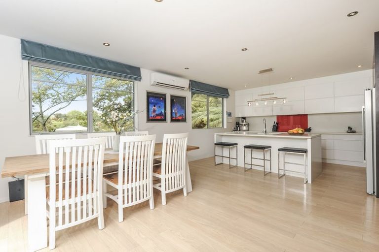 Photo of property in 20e Konini Road, Titirangi, Auckland, 0604