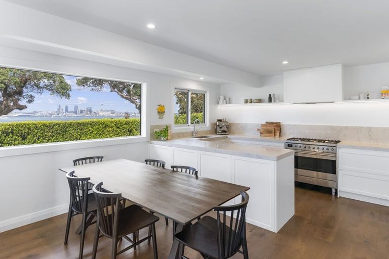 Photo of property in 21 Heath Avenue, Northcote, Auckland, 0627