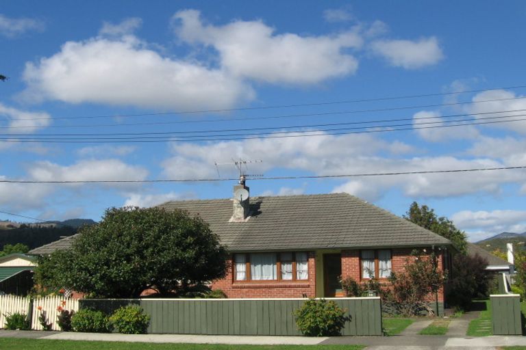 Photo of property in 16 Hazel Street, Ebdentown, Upper Hutt, 5018