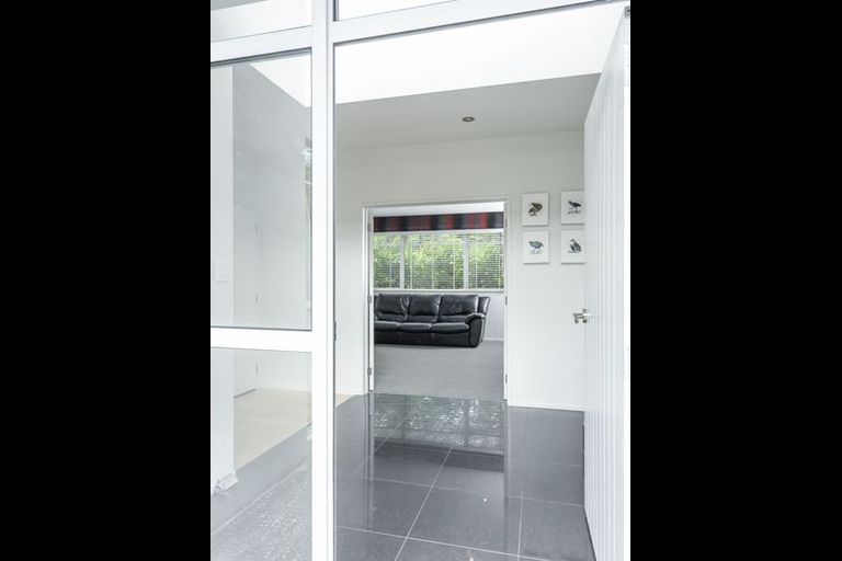 Photo of property in 20e Konini Road, Titirangi, Auckland, 0604