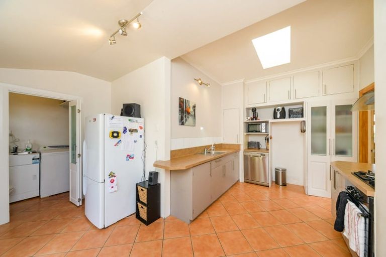 Photo of property in 30 Puriri Terrace, Roslyn, Palmerston North, 4414
