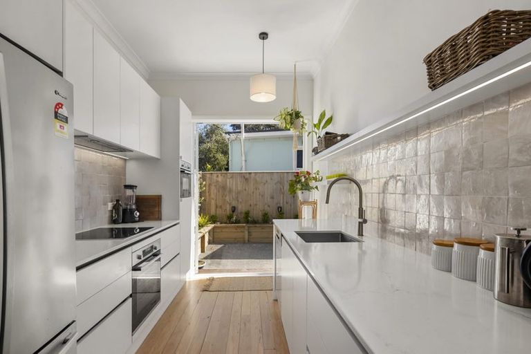 Photo of property in 16 Rua Street, Lyall Bay, Wellington, 6022