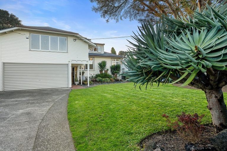 Photo of property in 8 Tiri Road, Milford, Auckland, 0620
