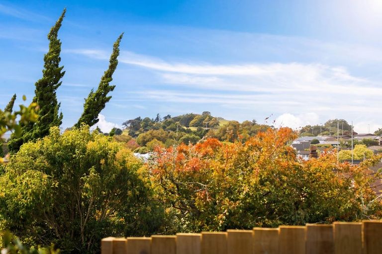 Photo of property in 2/39 Rapallo Place, Farm Cove, Auckland, 2012