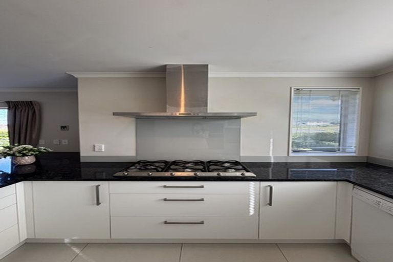 Photo of property in 1 Pickaberry Avenue, Karaka, Papakura, 2113