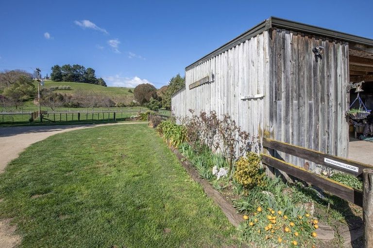 Photo of property in 2966 State Highway 2, Waipukurau, 4281