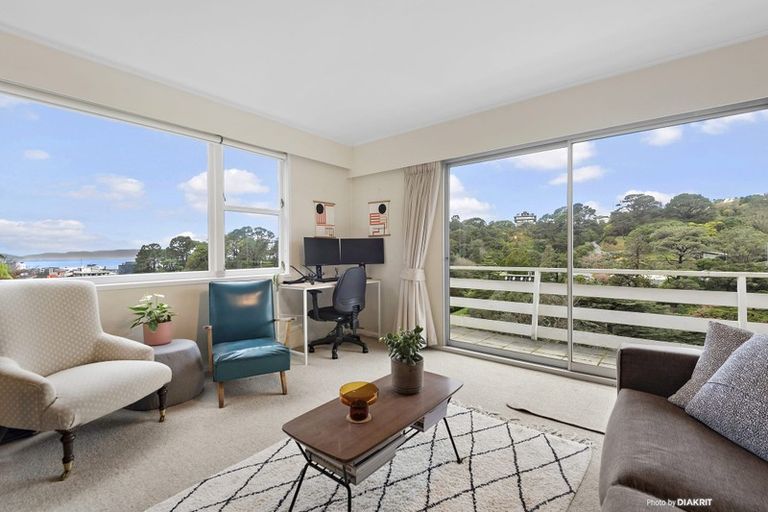 Photo of property in 83 Garden Road, Northland, Wellington, 6012