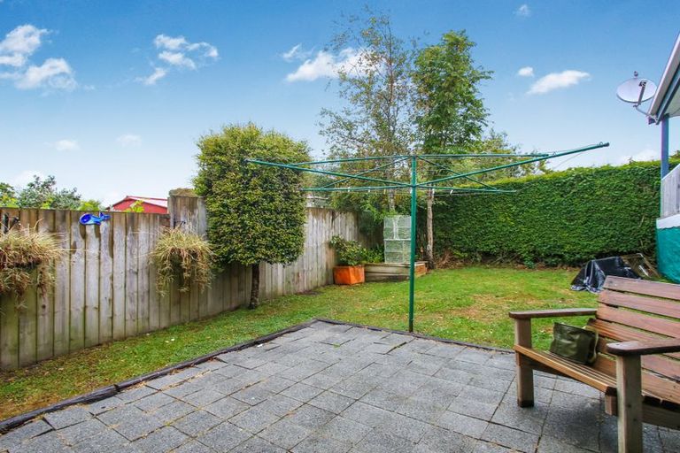 Photo of property in 32 Neil Avenue, Te Atatu Peninsula, Auckland, 0610