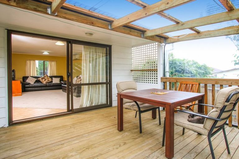 Photo of property in 32 Neil Avenue, Te Atatu Peninsula, Auckland, 0610