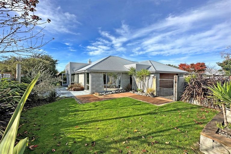 Photo of property in 14 James Drive, Woodend, 7610