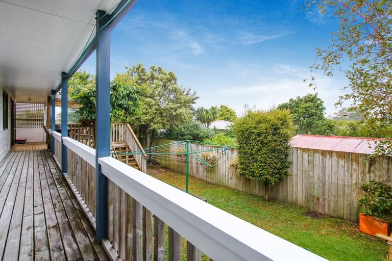 Photo of property in 32 Neil Avenue, Te Atatu Peninsula, Auckland, 0610