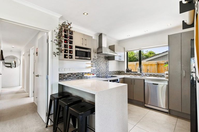 Photo of property in 3b Tawa Road, Te Atatu Peninsula, Auckland, 0610