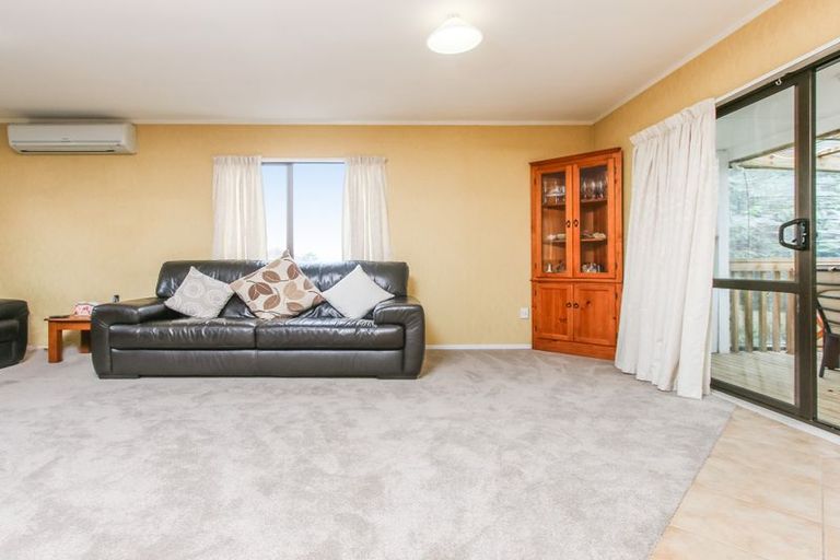 Photo of property in 32 Neil Avenue, Te Atatu Peninsula, Auckland, 0610