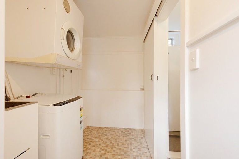 Photo of property in 58 Garden Road, Northland, Wellington, 6012