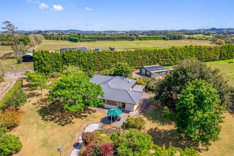 Photo of property in 230 Taupaki Road, Taupaki, Henderson, 0782
