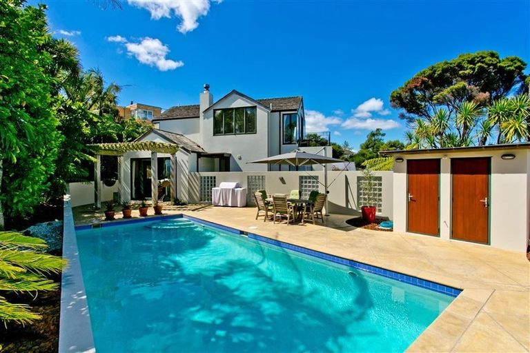 Photo of property in 16 Mayall Avenue, Beach Haven, Auckland, 0626