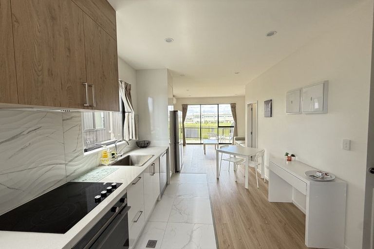 Photo of property in 12/17 Barneys Farm Road, Clendon Park, Auckland, 2103