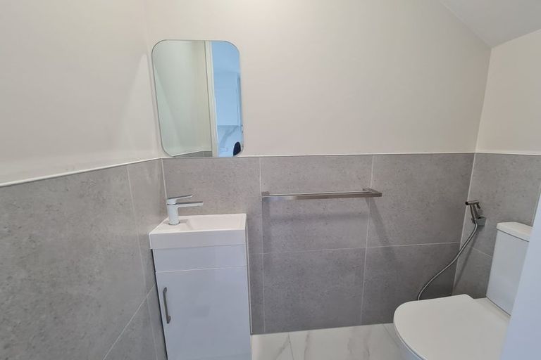 Photo of property in 4/532 Glenfield Road, Glenfield, Auckland, 0629
