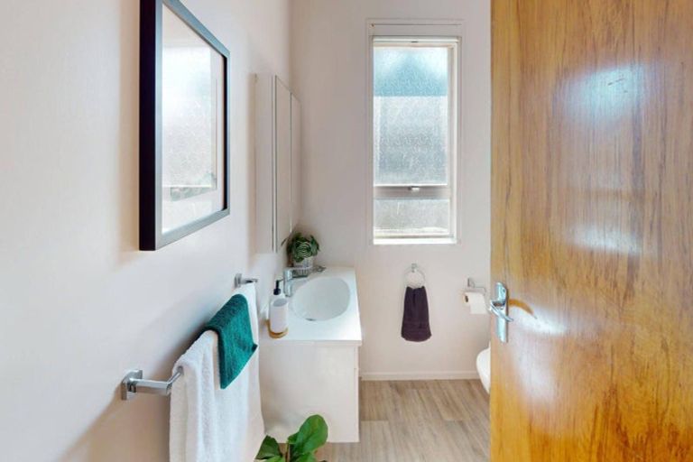 Photo of property in 8 Kiwi Court, Roslyn, Palmerston North, 4414