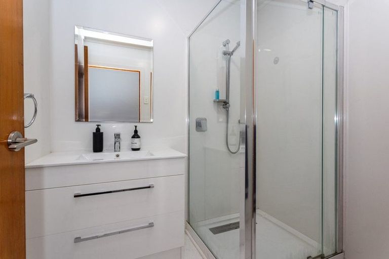 Photo of property in 24 Waikoukou Valley Road, Waimauku, 0812
