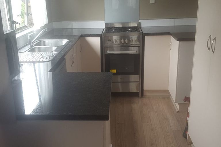 Photo of property in 2/15 Septimus Place, Henderson, Auckland, 0612