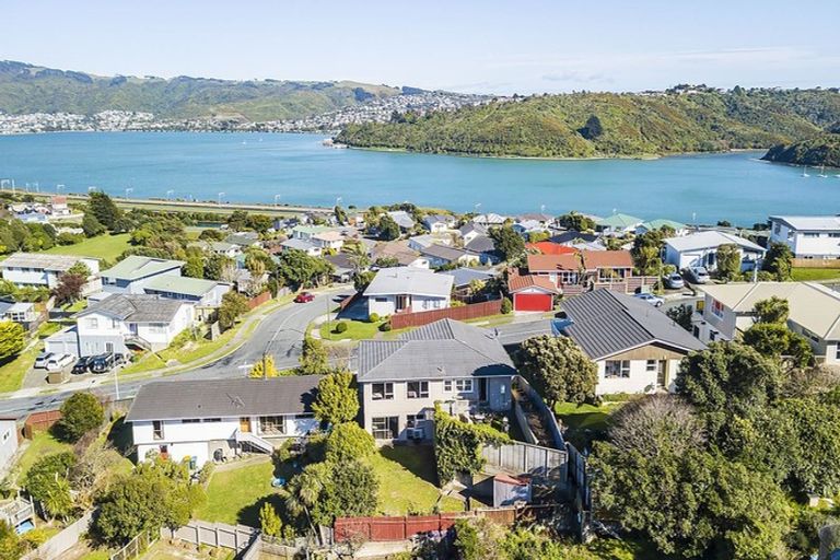 Photo of property in 2 Eskdale Road, Papakowhai, Porirua, 5024