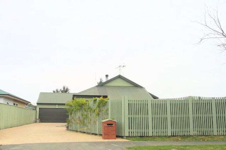 Photo of property in 6 Heaphy Street, Taradale, Napier, 4112