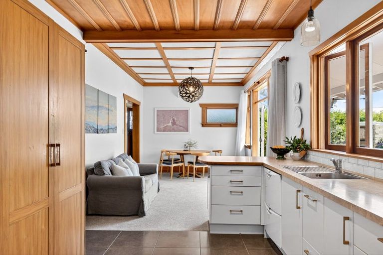 Photo of property in 12 Guys Hill Road, Hospital Hill, Napier, 4110