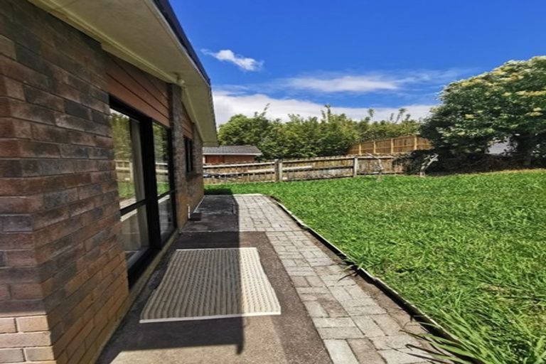 Photo of property in 108e Colwill Road, Massey, Auckland, 0614