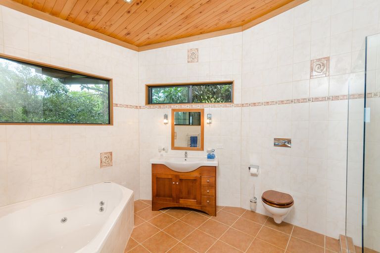 Photo of property in 106 Kemp Road, Massey, Auckland, 0614