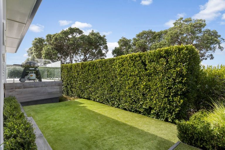 Photo of property in 21 Heath Avenue, Northcote, Auckland, 0627