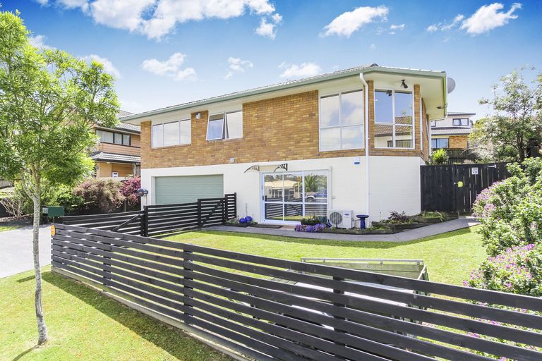 Photo of property in 62 Garton Drive, Massey, Auckland, 0614