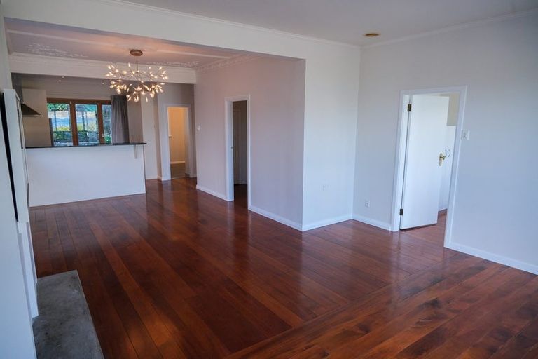 Photo of property in 174 Breaker Bay Road, Breaker Bay, Wellington, 6022