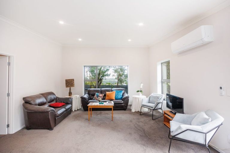 Photo of property in 5a Aokautere Drive, Fitzherbert, 4410