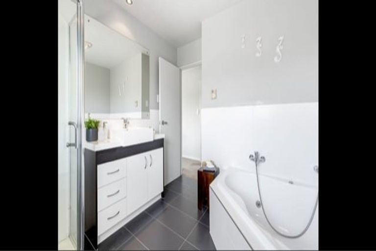 Photo of property in 46 Newbury Place, Schnapper Rock, Auckland, 0632