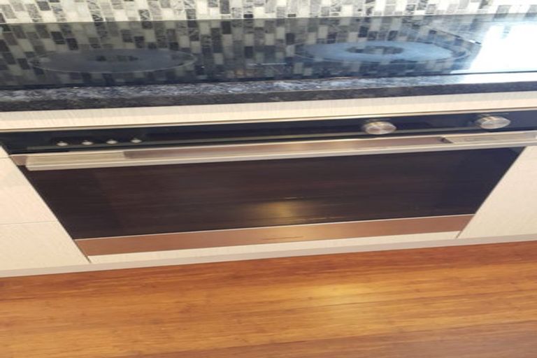 Photo of property in 18 Stanaway Street, Hillcrest, Auckland, 0627