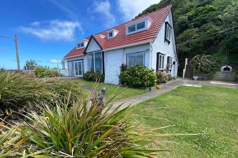 Photo of property in 336 The Esplanade, Island Bay, Wellington, 6023