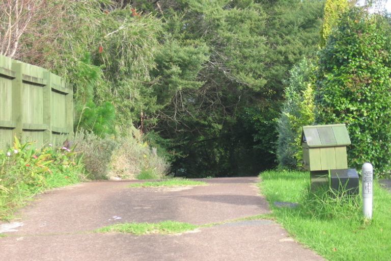 Photo of property in 37 Hartley Terrace, Massey, Auckland, 0614