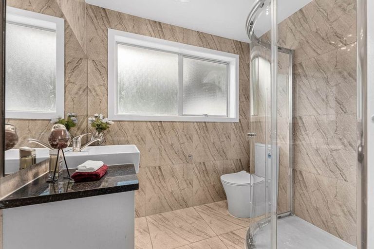 Photo of property in 25 Finn Place, Totara Vale, Auckland, 0629